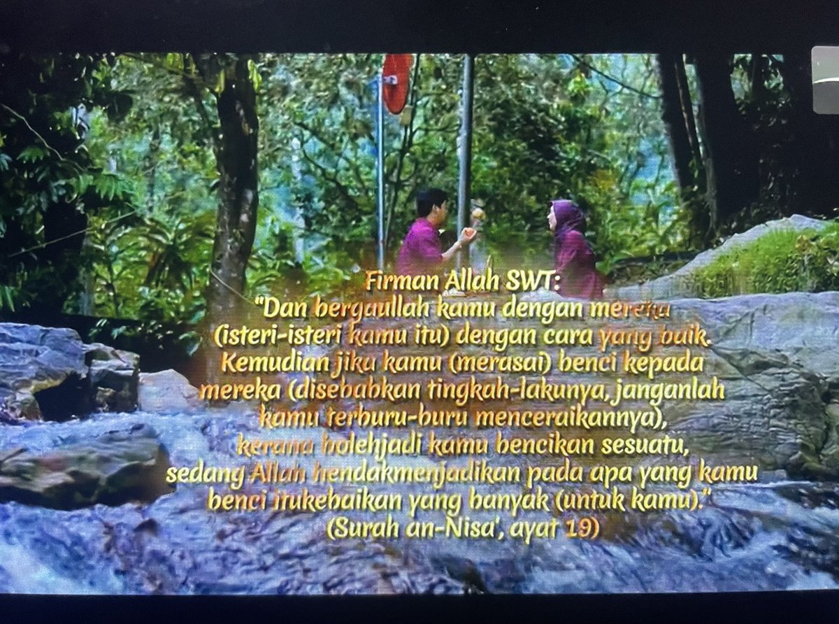 Jngkookismine's tweet photo. That is why i love SR punya drama. ada moral yg tersirat. Huwa! Sedih nya dah habis drama ni. Love Kamal and Saleha!! 😟😭 #Diaimamku https://t.co/O8Sk37XDId