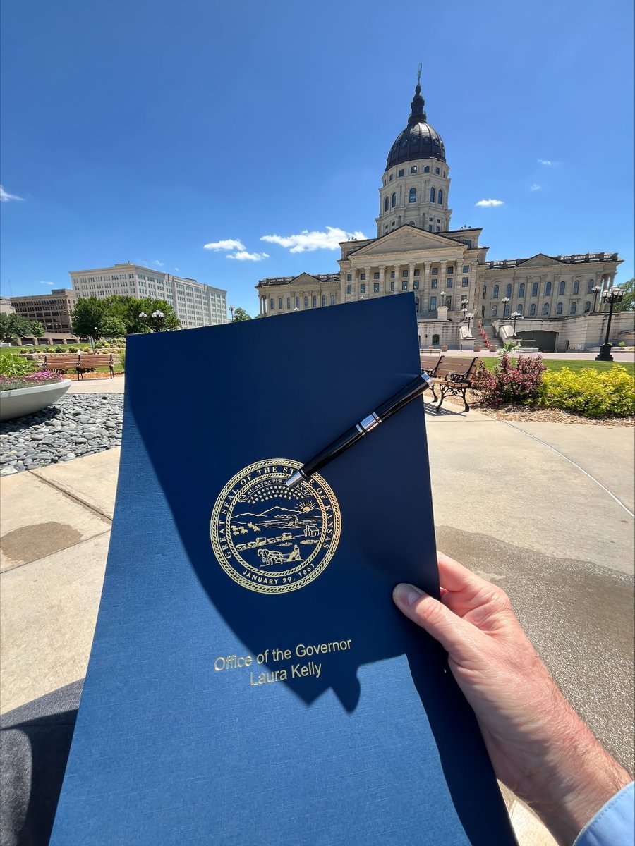 AAA Kansas News 🚘✈️ (@aaakansasnews) on Twitter photo AAA Kansas introduced SB 8, adding stopped/disabled passenger vehicles to the state's 'Slow Down, Move Over' law. We were honored to join <a href="/GovLauraKelly/">Governor Laura Kelly</a>, legislators and traffic safety partners for the bill signing this week. Thank you for making our roads safer!
<a href="/kshighwaypatrol/">KS Highway Patrol</a> AAA Kansas introduced SB 8, adding stopped/disabled passenger vehicles to the state's 'Slow Down, Move Over' law. We were honored to join <a href="/GovLauraKelly/">Governor Laura Kelly</a>, legislators and traffic safety partners for the bill signing this week. Thank you for making our roads safer!
<a href="/kshighwaypatrol/">KS Highway Patrol</a>