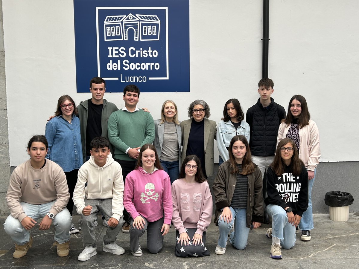 IES_CriSoL's tweet photo. Los dos equipos de debate del IES Cristo del Socorro participaron esta mañana en la fase de zona de la Liga de Debates (@hablagijon), que se celebró en Avilés. https://t.co/tyElmBMcdZ