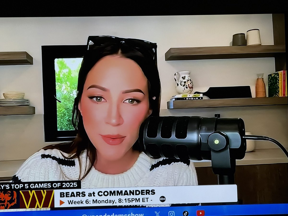 Isn’t technology supposed to be making things smaller?? This is the most giant microphone I have ever seen in my life.. eats up the entire screen ! Ha ! Crazy especially for TV!