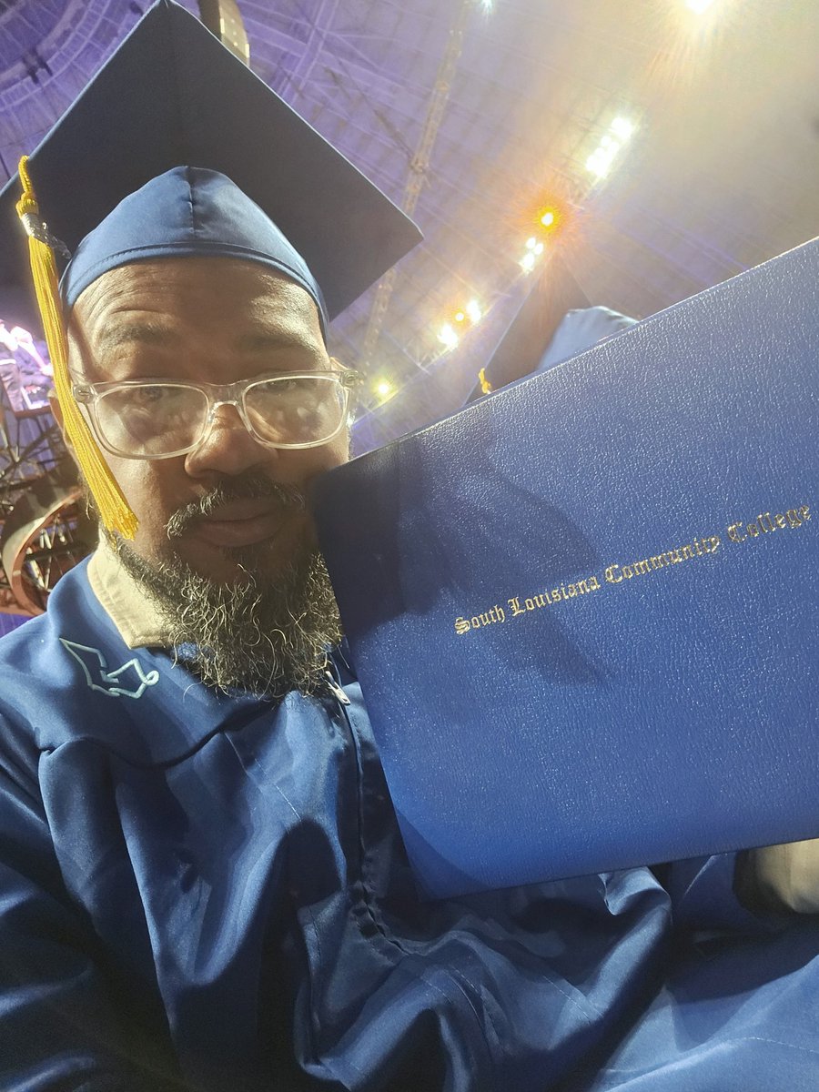 Legend_TheDJ's tweet photo. Don't mind me ... just graduating!
#Associates #InformationTechnology
#Graduation #SoLAccSpring25 https://t.co/mywMe9ehjo