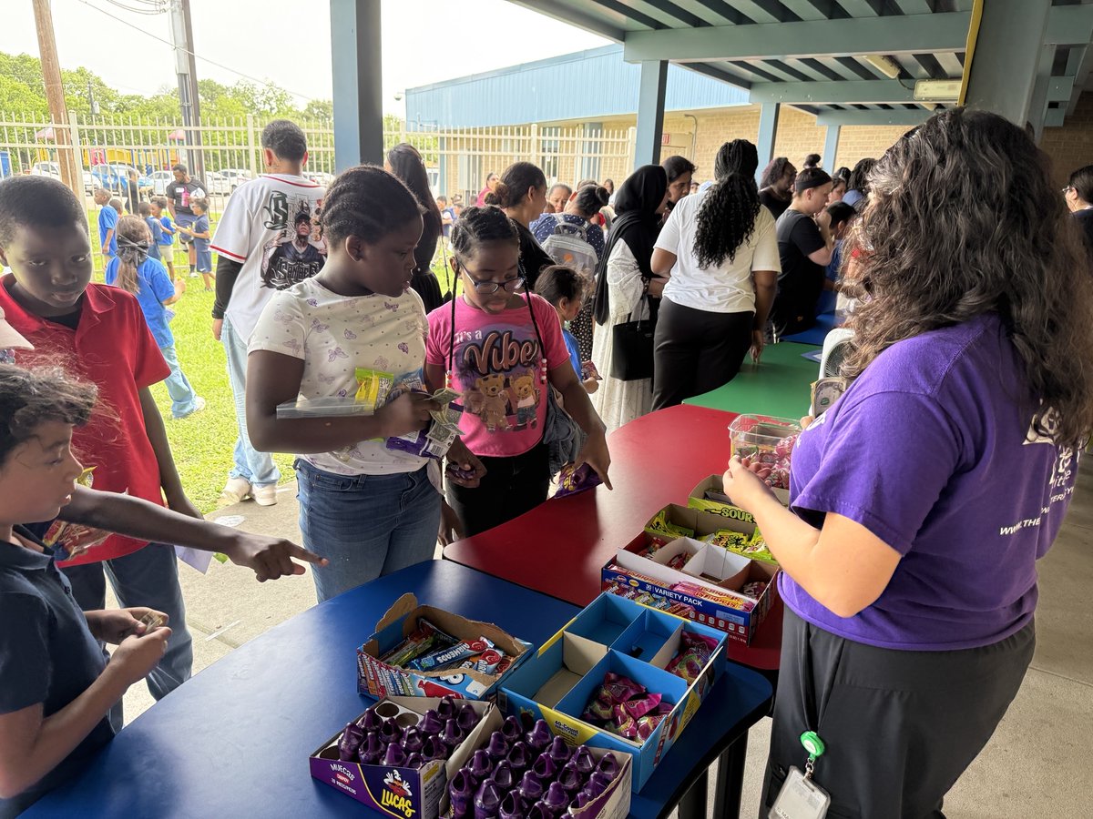 Field Day = BEST. DAY. EVER ! ☀️👟🎉

<a href="/AliefISD/">Alief ISD</a> 
<a href="/marlomolinaro/">Dr. Marlo Molinaro</a> 
#WeAreAlief
#boonebears