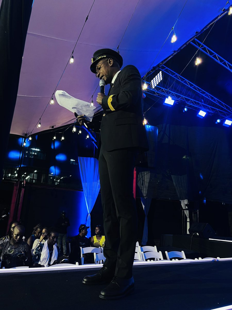 cirru's tweet photo. @airfrance #eleganceisajourney https://t.co/HB03tlBqyO