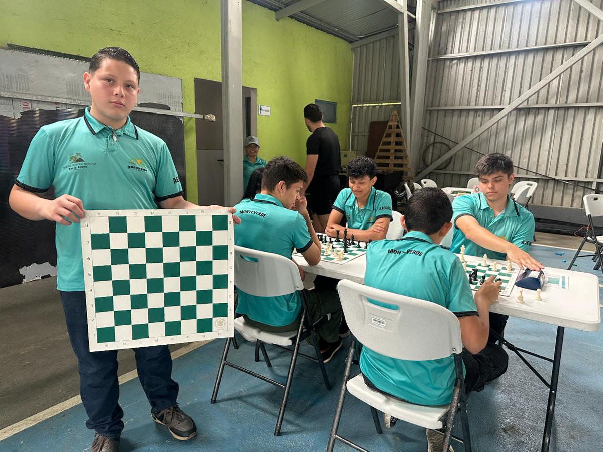 Monteverde ha recibido una generosa donación de juegos de tablero gracias a The Gift of Chess, una iniciativa que promueve el ajedrez como herramienta de educación y desarrollo social. Este aporte permitirá que más personas, especialmente jóvenes, descubran los beneficios del