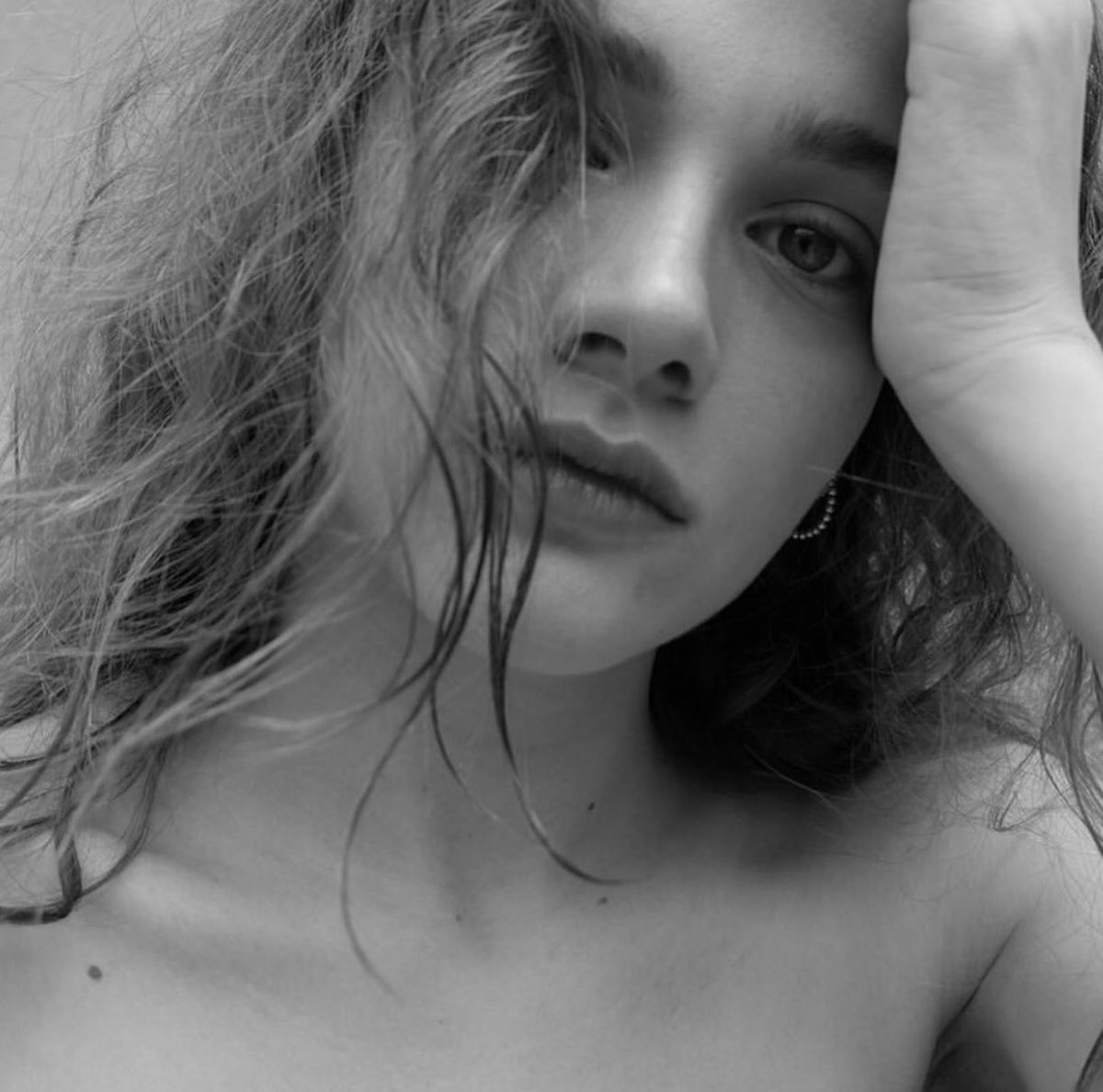 bir sonraki karakterinin ismini aşırı merak ediyorum bunun heyecanını yaşatan mirayım 

İyikiZeynep MirayDaner