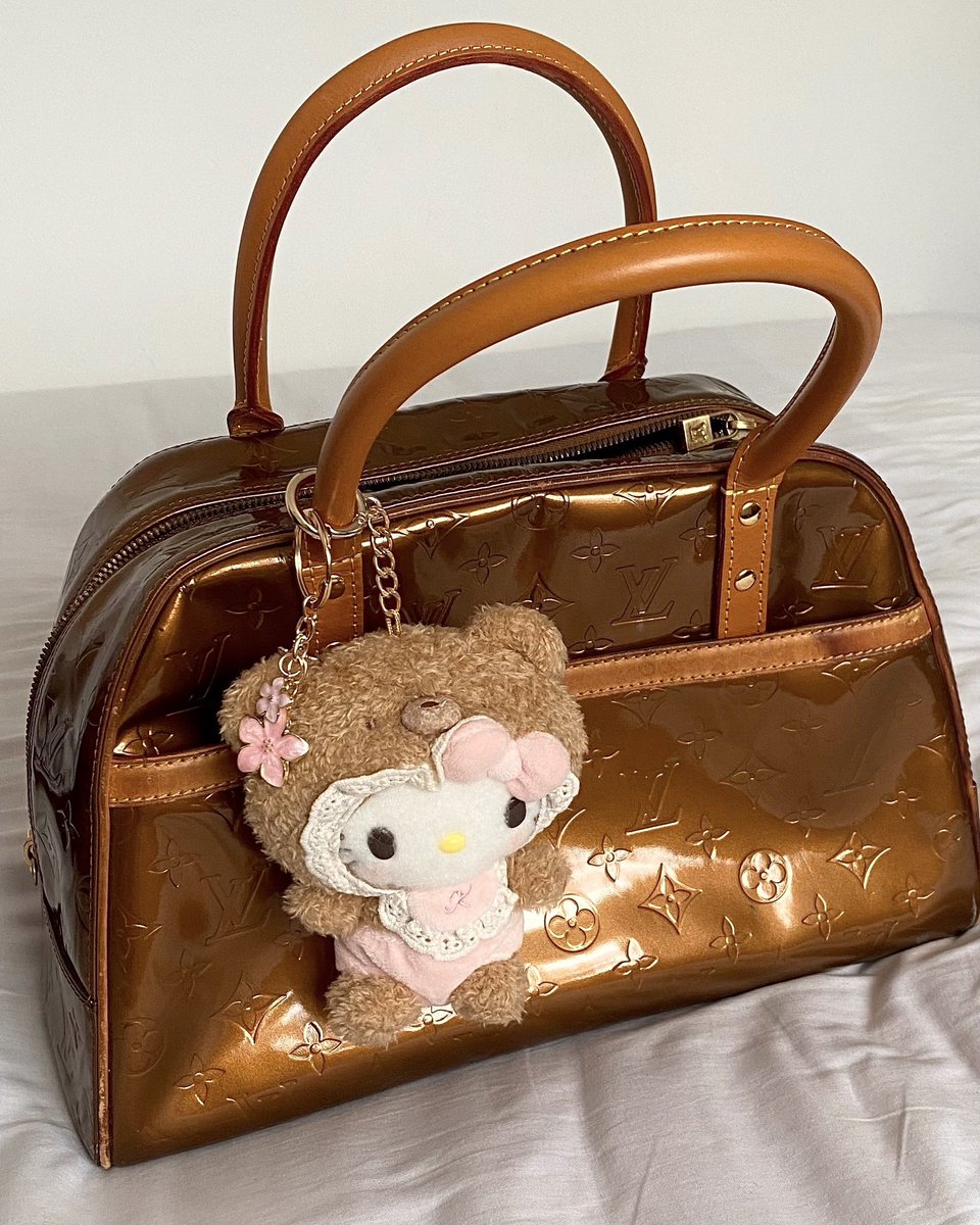 bbybeejpeg's tweet photo. Her first trip to the airport ❀࿐ https://t.co/7E2rn4ga4v