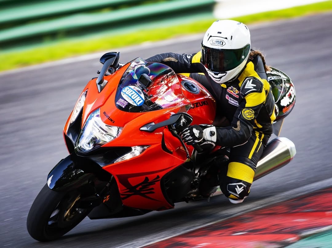 Knox on track! 🏁
Hitting the circuit this season? Make sure you’re fully protected with #KnoxArmour and #KnoxHandArmour. From base layers to armoured shorts, trousers, gloves and back/chest protection — we’ve got your track day gear covered. 🧤