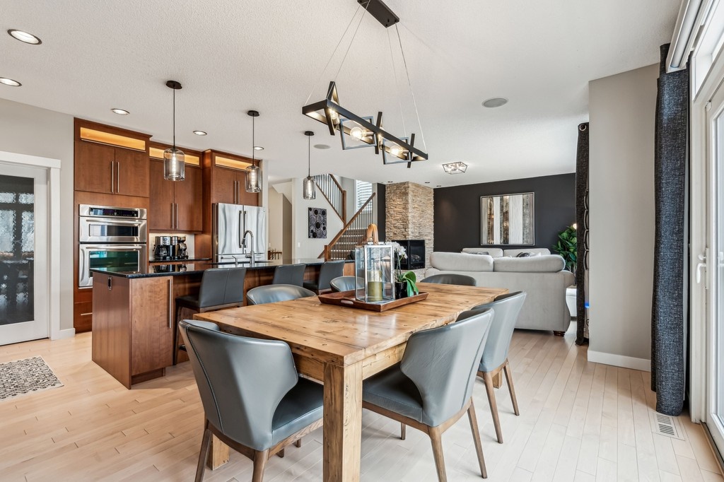 SonaVisual's tweet photo. 📸 Exterior, Interior &amp; Aerials 🚁⁠
⁠
We’ve got a triple triple for you today from a recent shoot with one of our amazing clients! 🙌⁠
⁠
📍Exterior shots? A must.⁠
📷 Interior photos? Non-negotiable.⁠
🚁 Aerials? Now that’s the power play! https://t.co/QbWgxE7IA6