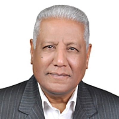 تلقيتُ نبأ وفاة المفكر الإسلامي، الروائي، الناقد الكبير الأستاذ الدكتور حلمي القاعود.
كم أحزننا هذا الخبر، وكم آلمنا هذا الفقد.
تعرفت على ابنه الشاب المجتهد الأديب الدكتور محمود القاعود في أثناء دراستي في جامعة عين شمس، وسعدتُ به صديقًا عزيزًا حبيبًا.
إنا لله وإنا إليه راجعون.