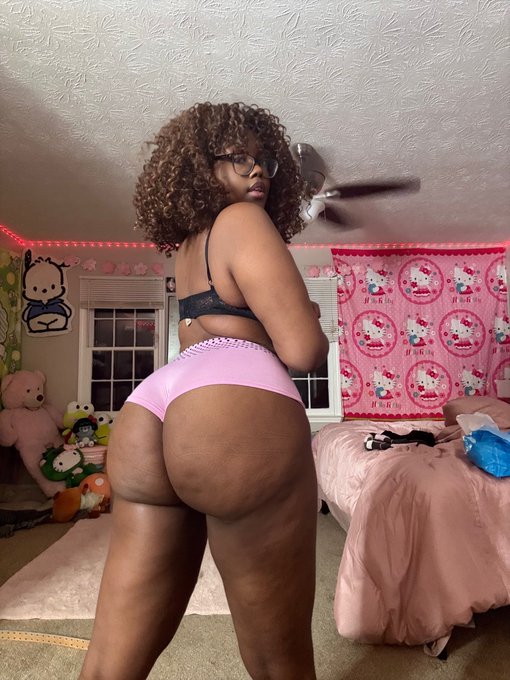 Watch JADATHEDOLL's leaked NSFW photo on TwXstars