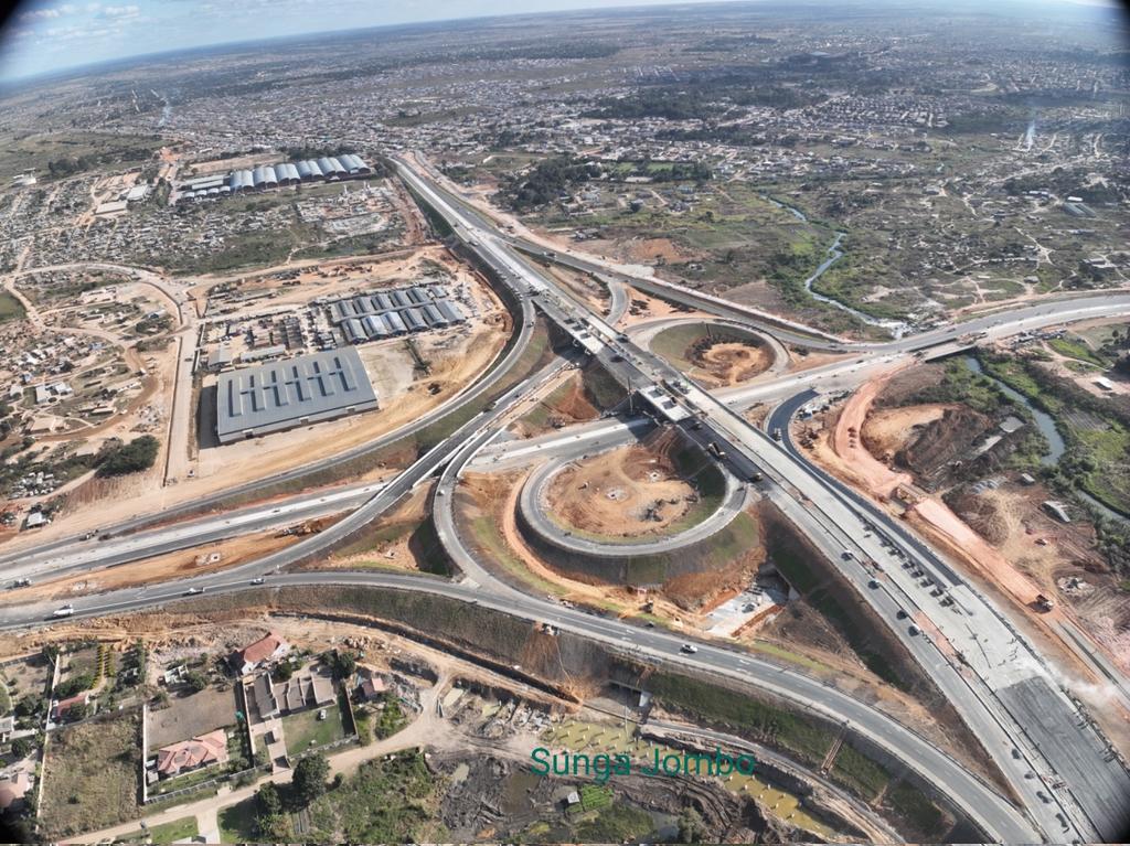 TendayiZinyama's tweet photo. A true game-changer! The Trabablas Interchange is a proud symbol of progress and smart urban planning. Well done! #EDWORKS #InfrastructureTransformation #WeLiveToServe #ZanuPF #Vision2030 #edevolutionmedia #ZimbabweRising https://t.co/6kn0mEbg6o