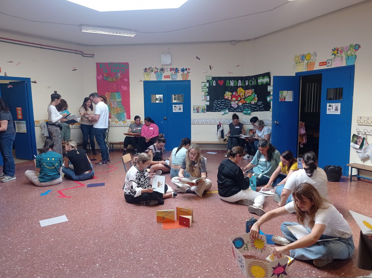 "La lectura es un refugio afectivo, por la compañía, la vinculación y el amor q llega a través de las palabras indistintamente de la edad y de su competencia lectora" Alicia Bululú en el curso: Aproximación a los textos escritos. 
<a href="/CEPdeSevilla/">CEP de Sevilla</a> 
<a href="/DG_IFP/">DG de Innovación y Formación del Profesorado</a>