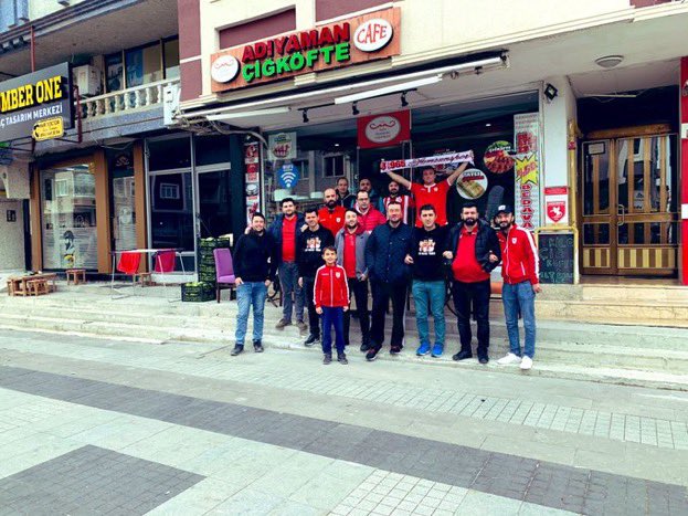 KoksalCeyhun's tweet photo. Ben şuan dostum dediğim insanların çoğunu Mahmut'un dükkanında tanıdım bugünleri görmesini çok isterdim, mekanın cennet olsun kardeşim #MahmutBaylan https://t.co/Z6kWCmkUJD
