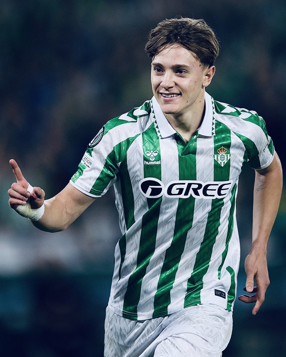 Jesús Rodríguez: Real Betis Diamond Talent 💎🇪🇸

Every year a new high-volume dribbling winger bursts onto the scene in La Liga. This time it’s the Real Betis academy providing us with an entertainer. 

Jesús Rodríguez is a player who gets you off your seat.

[THREAD]