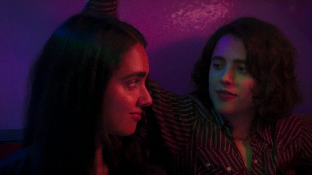 sapphicslike's tweet photo. margaret qualley and geraldine viswanathan in drive-away dolls https://t.co/tzTv6JuWS0