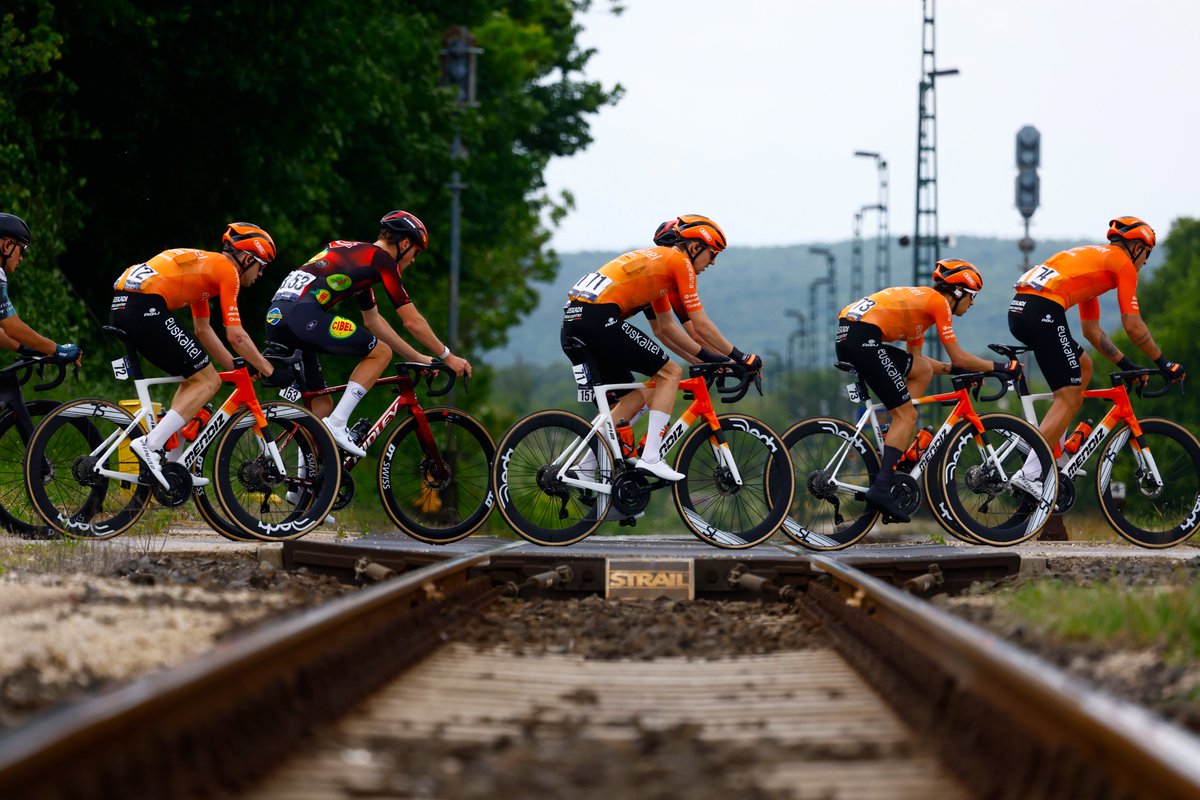 Euskaltel Euskadi Team (@euskaltelteam) on Twitter photo 🏁Bigarren etapen amaiera #4JDD -n eta #TdH100 -n.
🚀Hungarian, Andoni Lopez de Abetxuko 15. helmugaratu da esprintean.
👉En Dunkerque, Alustiza ha estado en la fuga, pero una caída ha perjudicado a cinco corredores y nos ha impedido disputar la victoria.
📸<a href="/SprintCycling/">SprintCycling</a> 🏁Bigarren etapen amaiera #4JDD -n eta #TdH100 -n.
🚀Hungarian, Andoni Lopez de Abetxuko 15. helmugaratu da esprintean.
👉En Dunkerque, Alustiza ha estado en la fuga, pero una caída ha perjudicado a cinco corredores y nos ha impedido disputar la victoria.
📸<a href="/SprintCycling/">SprintCycling</a>