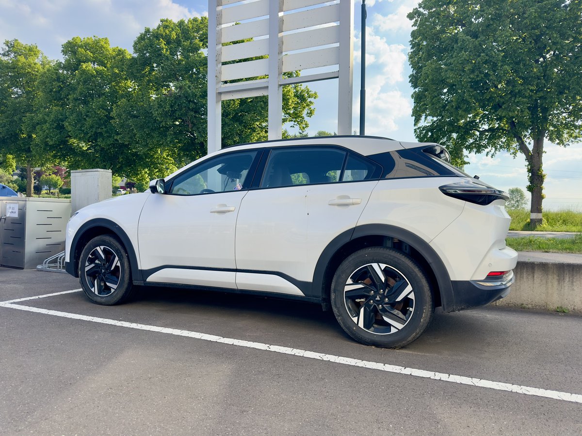 DriveGreen80167's tweet image. Just spotted a Neta X parked here in Luxembourg 🇱🇺 👀
#NetaX #Luxembourg #ElectricVehicles #alwaysbecharging