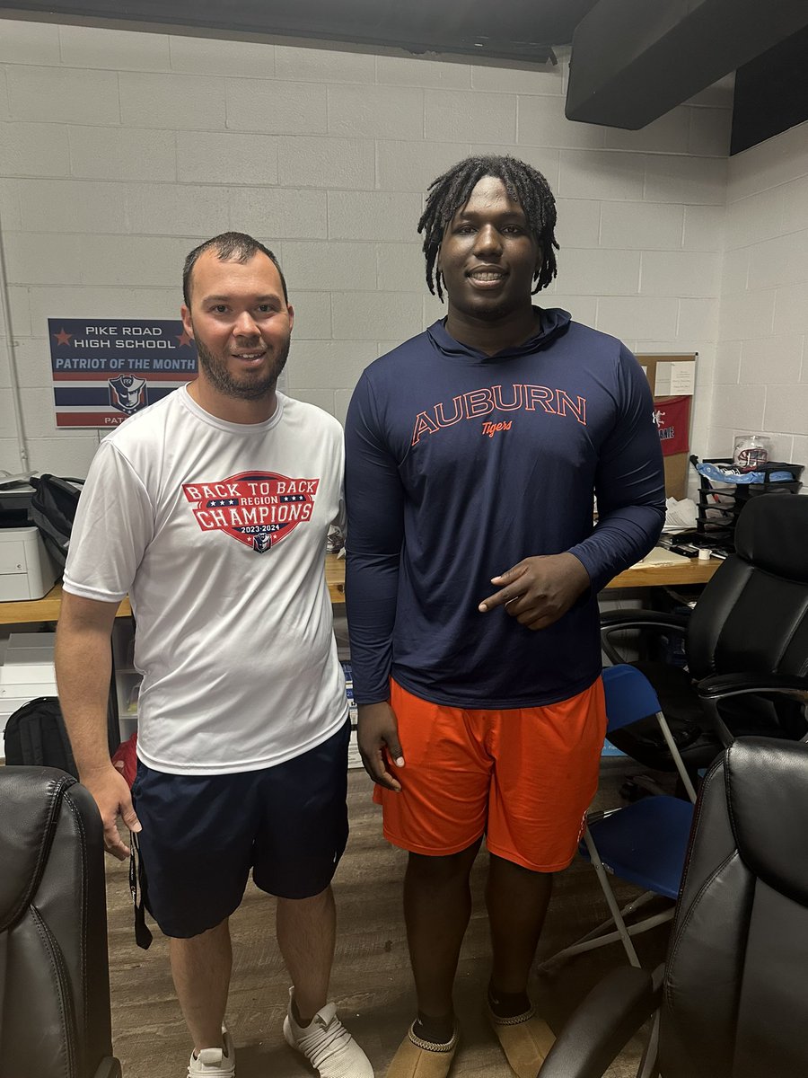 Graylin Hodge (@graylin30) on Twitter photo Pike Roads finest and <a href="/AuburnFootball/">Auburn Football</a> standout <a href="/MalikBlocton/">THE REAPERā°ļø</a> stopped by to check in on the patriots. Expecting big things from him this upcoming season. #connectionoverperfection Pike Roads finest and <a href="/AuburnFootball/">Auburn Football</a> standout <a href="/MalikBlocton/">THE REAPERā°ļø</a> stopped by to check in on the patriots. Expecting big things from him this upcoming season. #connectionoverperfection