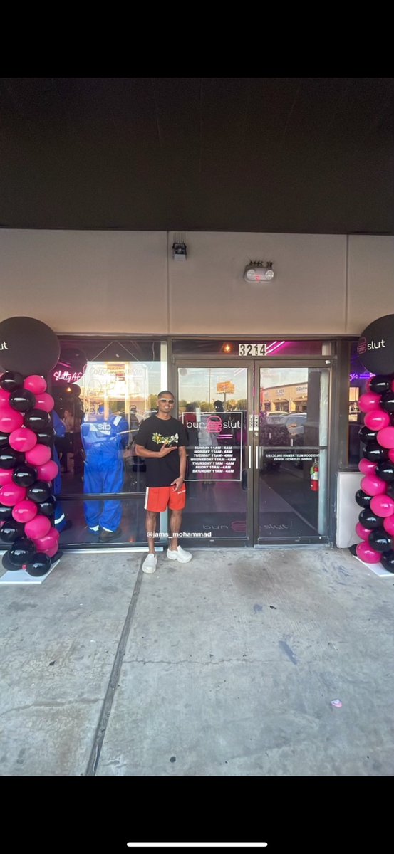 d1mohammad's tweet image. I just sold my smash burger chain Bunslut for 7 figures.

Started with a food truck in Houston.
Almost went bankrupt so many times I can’t even remember 😂. 
Came back and turned it into a chain of 7+ restaurants.

Here’s what I learned about grit, delusion, and building…