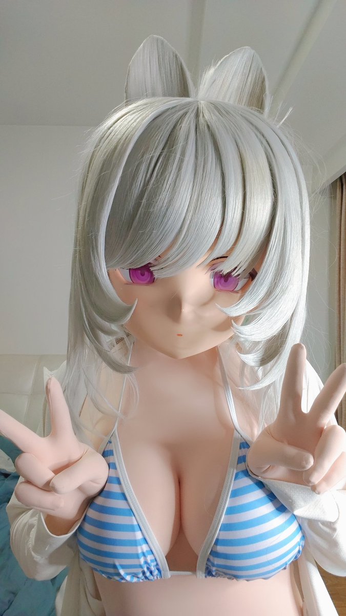 是全新的皮呢，紧紧的，包裹感超强，太舒服啦♡，也久违的试了巨乳，非常好摸😋
#kigurumi
#着ぐるみ