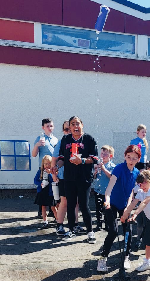 AddiewellPS's tweet image. Our Young STEM Leaders led a fantastic session for our Primary 1s - designing &amp;amp; creating some water bottle rockets. We didn’t make it to the moon but we nearly hit a few teachers! 🚀 @YoungSTEMLeader