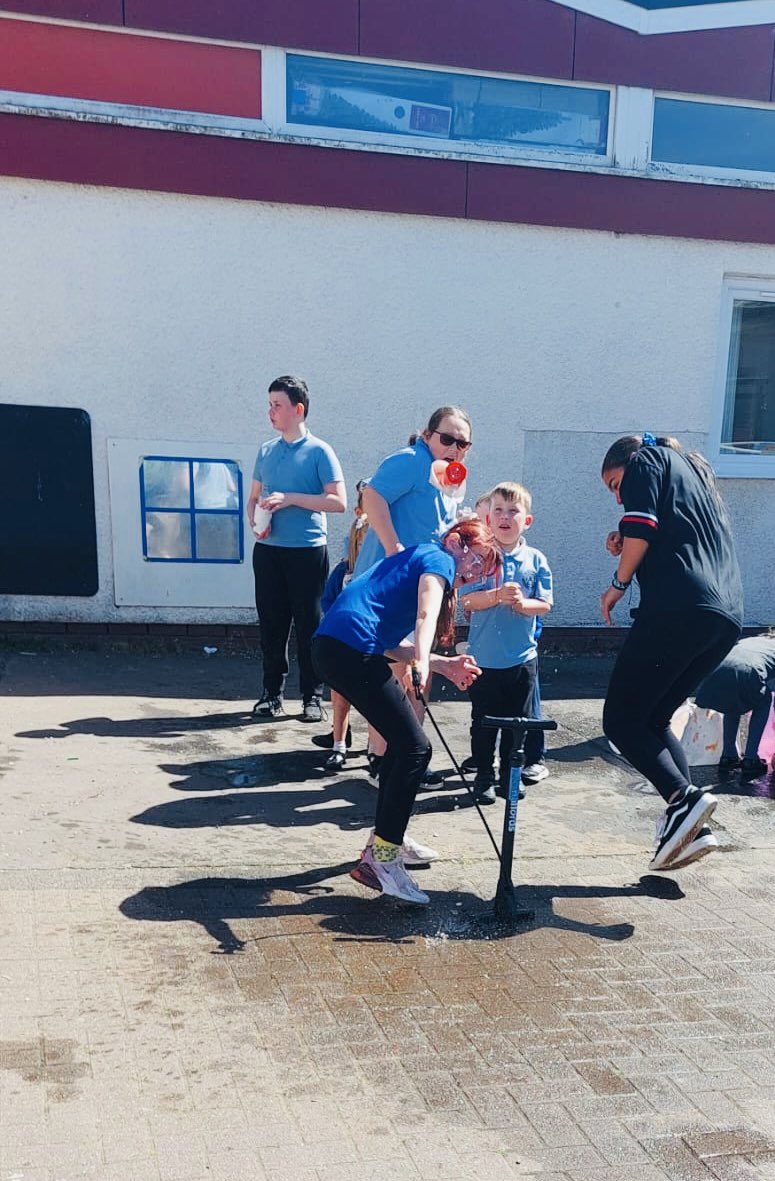 AddiewellPS's tweet image. Our Young STEM Leaders led a fantastic session for our Primary 1s - designing &amp;amp; creating some water bottle rockets. We didn’t make it to the moon but we nearly hit a few teachers! 🚀 @YoungSTEMLeader