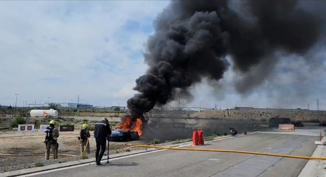 Bomberos Ayuntamiento de Zaragoza (@bomberoszgz) on Twitter photo 🔥 La prevención también se entrena 👨🏻🚒
<a href="/BomberosZGZ/">Bomberos Ayuntamiento de Zaragoza</a> ha probado en PB nº5 la respuesta ante un incendio en vehículo eléctrico. Estudiamos su comportamiento y técnicas de extinción para seguir mejorando la seguridad en Zaragoza.
#INTANRBQ #bomberos #AyuntamientoZaragoza 🔥 La prevención también se entrena 👨🏻🚒
<a href="/BomberosZGZ/">Bomberos Ayuntamiento de Zaragoza</a> ha probado en PB nº5 la respuesta ante un incendio en vehículo eléctrico. Estudiamos su comportamiento y técnicas de extinción para seguir mejorando la seguridad en Zaragoza.
#INTANRBQ #bomberos #AyuntamientoZaragoza
