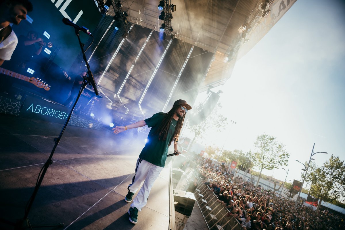 Auxili_Band's tweet image. Ontinyent❕Horaris❕

19:00 Portes
20:00 #LaFúmiga 
22:00 #Auxili
23:50 #DjTrapella
01:25 @martinplanb 

Demà és el dia. Tornem a casa 💚