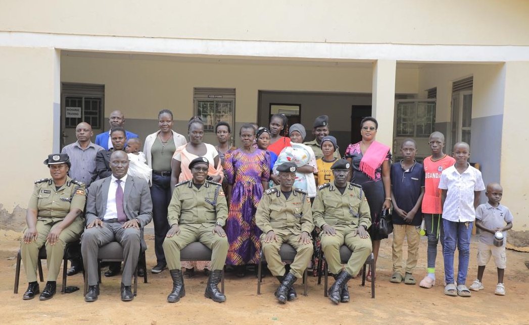 Today, the Inspector General of Police (IGP) Abas Byakagaba was in Police Divisions of Nagalama and Mukono Police in Kampala Metropolitan Police, meeting with the leadership, officers, and their spouses. 

He shared the force’s critical programmes, including the Sub-county