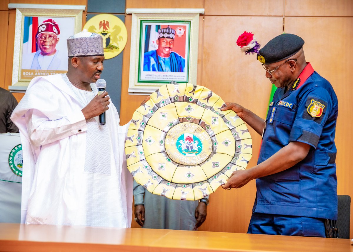 SECURING THE SEAT OF THE CALIPHATE: NSCDC Commandant General Meets Sokoto Governor to Deepen Security Collaboration.

 #SecuritySynergy #OperationalLeadership #PublicSafety #StrategicPartnership #NationBuilding #SeatOfTheCaliphate