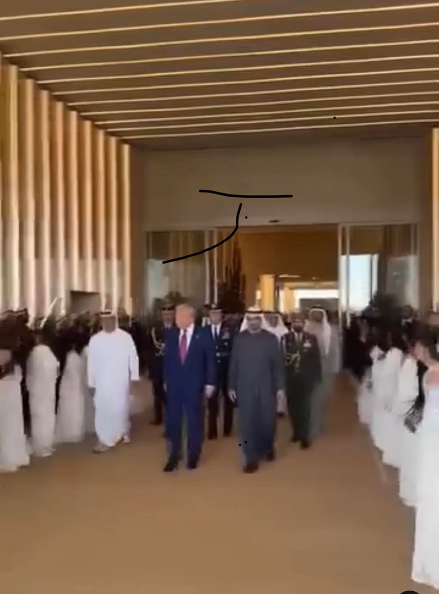 ایم بی ایس(MBS )اور ایم بی زیڈ(MBZ)  میں زیادہ سے زیادہ  پستی میں گرنے کا مقابلہ ہے۔
پستی کا کوئی حد سے گزرنا دیکھے۔
پاس ہی فلسطین میں امریکی اسلحہ، ڈالرز اور سیاسی، سفارتی سپورٹ سے  فلسطینیوں کا امریکی جینوسائیڈ جاری ہے۔