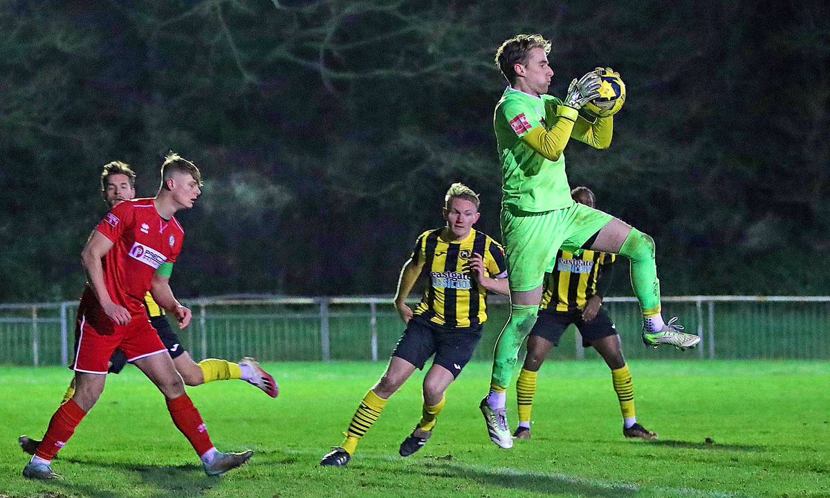 Can’t wait to get back on the pitch already… #freeagent 📞🧤