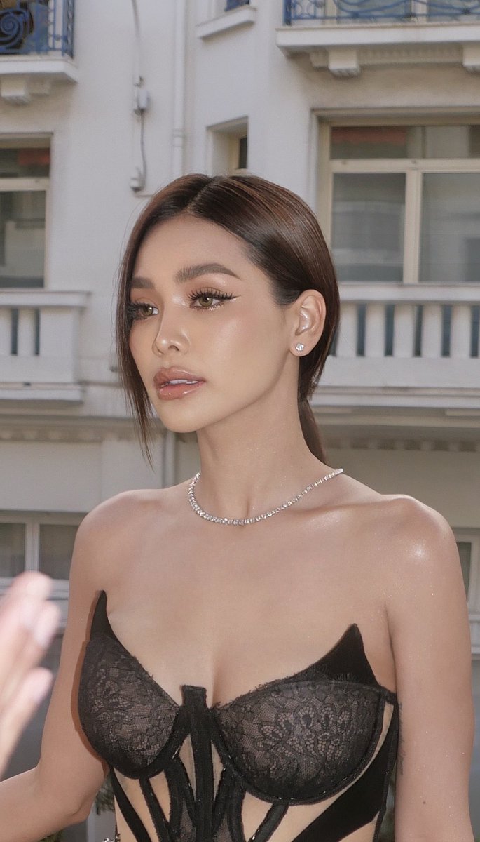 vanitcheryl's tweet photo. ไม่รู้จะชมตรงไหนก่อนดี เมคอัพดีมาก ผมก็ดี ชุดก็เริ่ด น้อยแต่มาก เครื่องประดับเสริมกันไปหมด ทำการบ้านมาดีมากกกกกก

#ENGFAxRedSeaIFF 
@EWaraha https://t.co/jE2NiSnezh