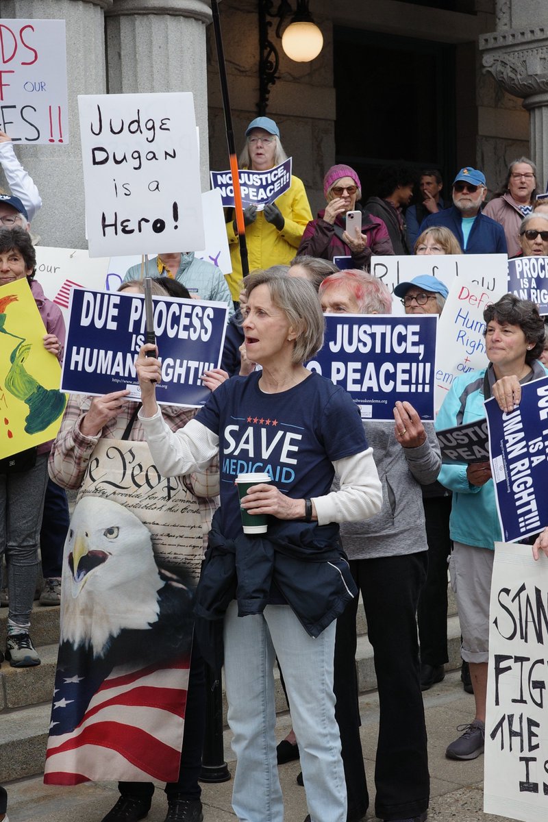 Protestors gather to show support for arrested judge Hannah Dugan at her arraignment in Milwaukee

bsky.app/profile/dalton…