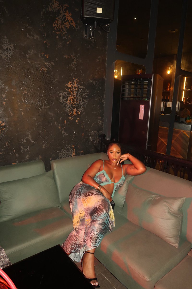 realkiyahx's tweet photo. Naija girl https://t.co/gfBKqm1Z4o
