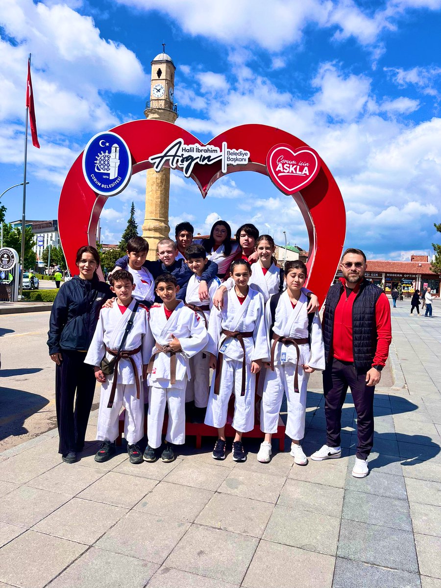 hakantastann1's tweet photo. 19 Mayıs GENÇLİK yürüyüşümüz ve çelenk sunma töreni https://t.co/RENdTxvL5A