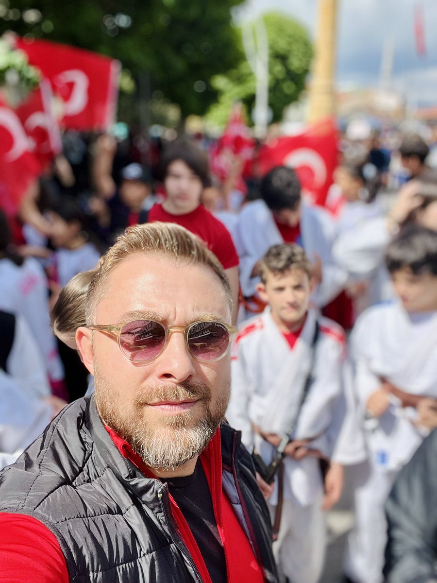 hakantastann1's tweet photo. 19 Mayıs GENÇLİK yürüyüşümüz ve çelenk sunma töreni https://t.co/RENdTxvL5A
