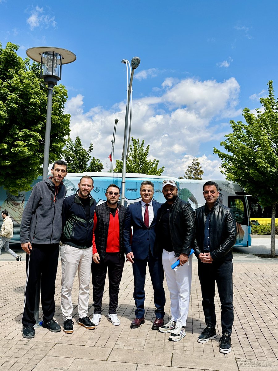 hakantastann1's tweet photo. 19 Mayıs GENÇLİK yürüyüşümüz ve çelenk sunma töreni https://t.co/RENdTxvL5A