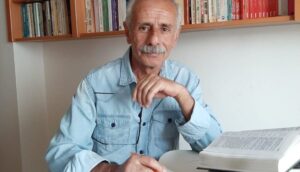 Hasbey Köksal: Rêya Heq; 4 Derî 40 Meqam

🔴Dîroka raboriya Rêya Heq, digihîje 4 hezar sal berê. Wek baweriyên Zerdeştî, Manî, Mazdayî, Yêzdanî, Yarsanî, Hurmizî; Rêya Heq jî rêç û rîçikên xwe ji baweriya Mitrayê digire. Baweriya Rêya Heq, olekî xwezayî ye...