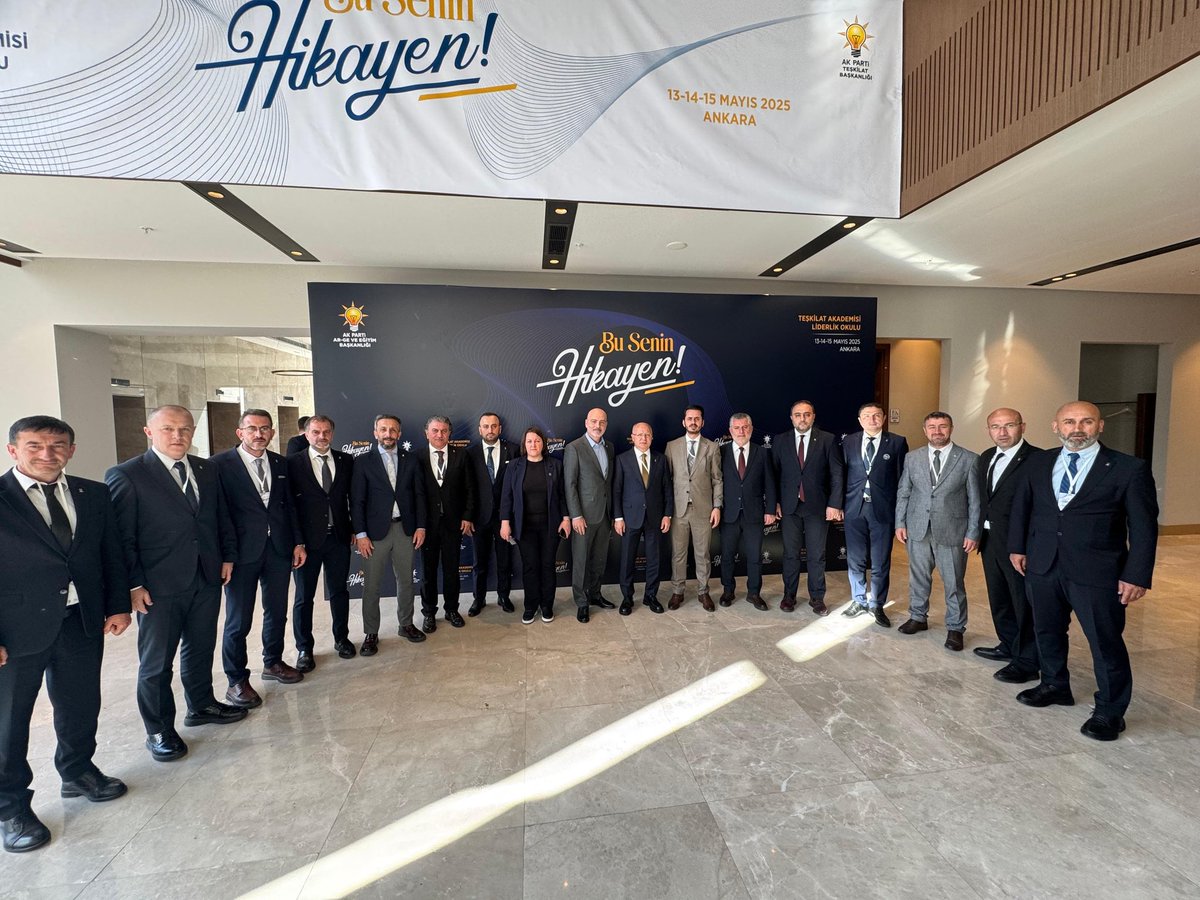 davutgurkan's tweet photo. Bir liderin ardında yürüyen milyonlar varsa eğer; o artık sadece bir lider değil, hikâyenin ta kendisidir!

Teşkilat Akademisi Liderlik Okulu programımızı; liderliği sadece anlatan değil, yaşayarak öğreten; duruşuyla, sözüyle, vizyonuyla tüm dünyaya örnek olan Genel Başkanımız ve Cumhurbaşkanımız Sayın Recep Tayyip Erdoğan’ın teşrifleriyle tamamladık.

#BuSeninHikayen