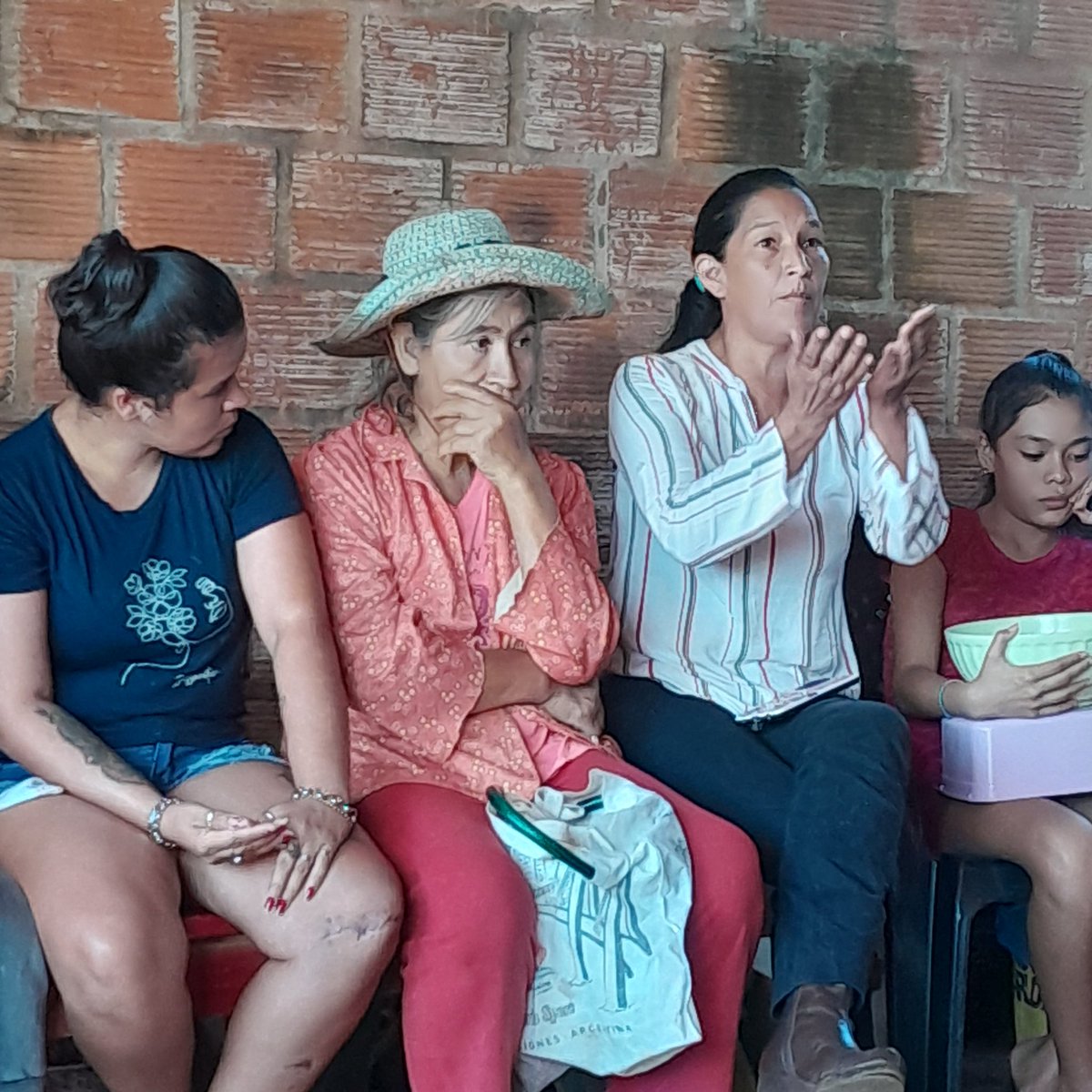 observatorio_g's tweet photo. Este miércoles 🗓️ 14 de mayo, la @muniposadas y el Observatorio de Violencia Familiar y de Género de Misiones , brindaron una charla sobre Prevención de Violencia. El encuentro tuvo lugar en el Comedor y Merendero “Pancita Feliz” (Barrio 508 viviendas 🏘️) https://t.co/oVSxPtRDIg