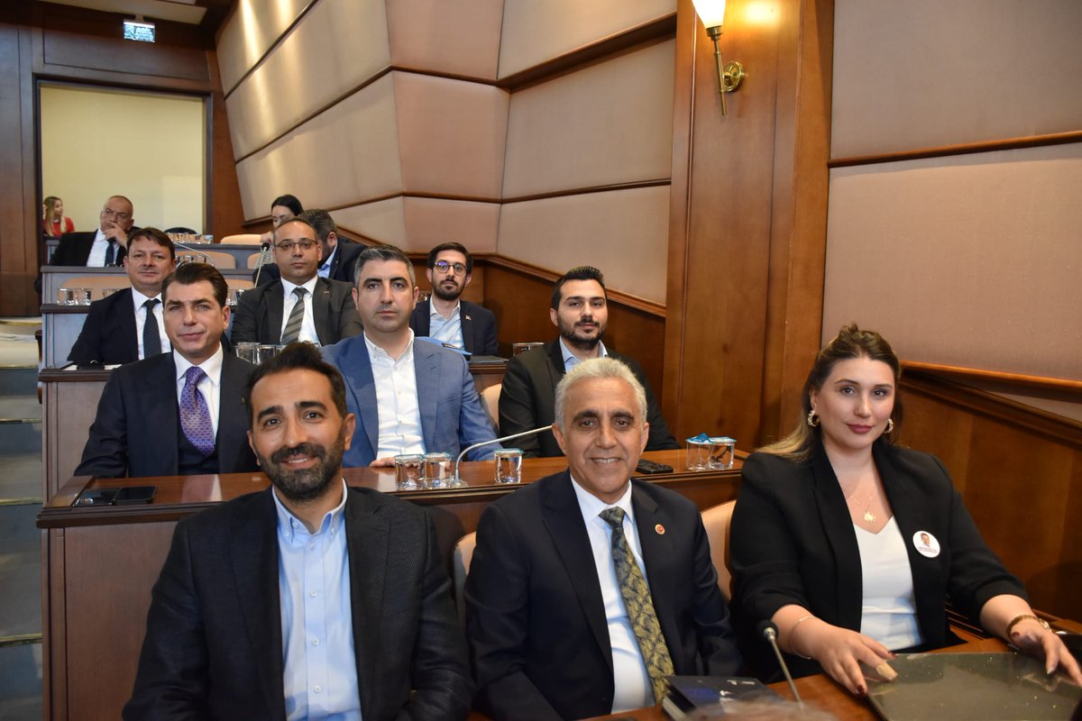 İBB Mayıs ayı meclisimizin üçüncü oturumundayız, tüm güçlüklere rağmen İstanbullu için projelerimizi gerçekleştirmeye devam ediyoruz, edeceğiz.