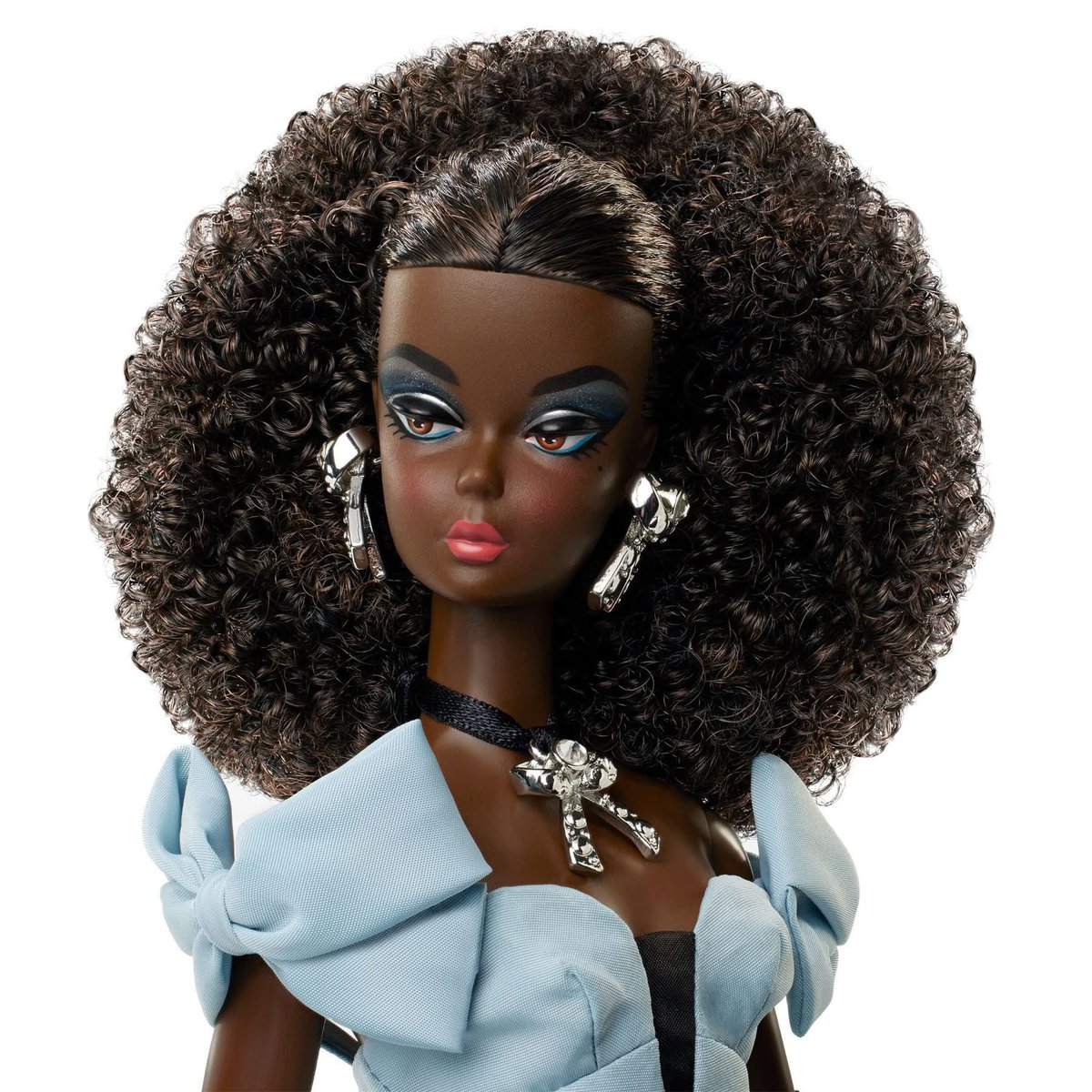 DolliDrama's tweet photo. She came to save Mattel https://t.co/uFOgQob2PD