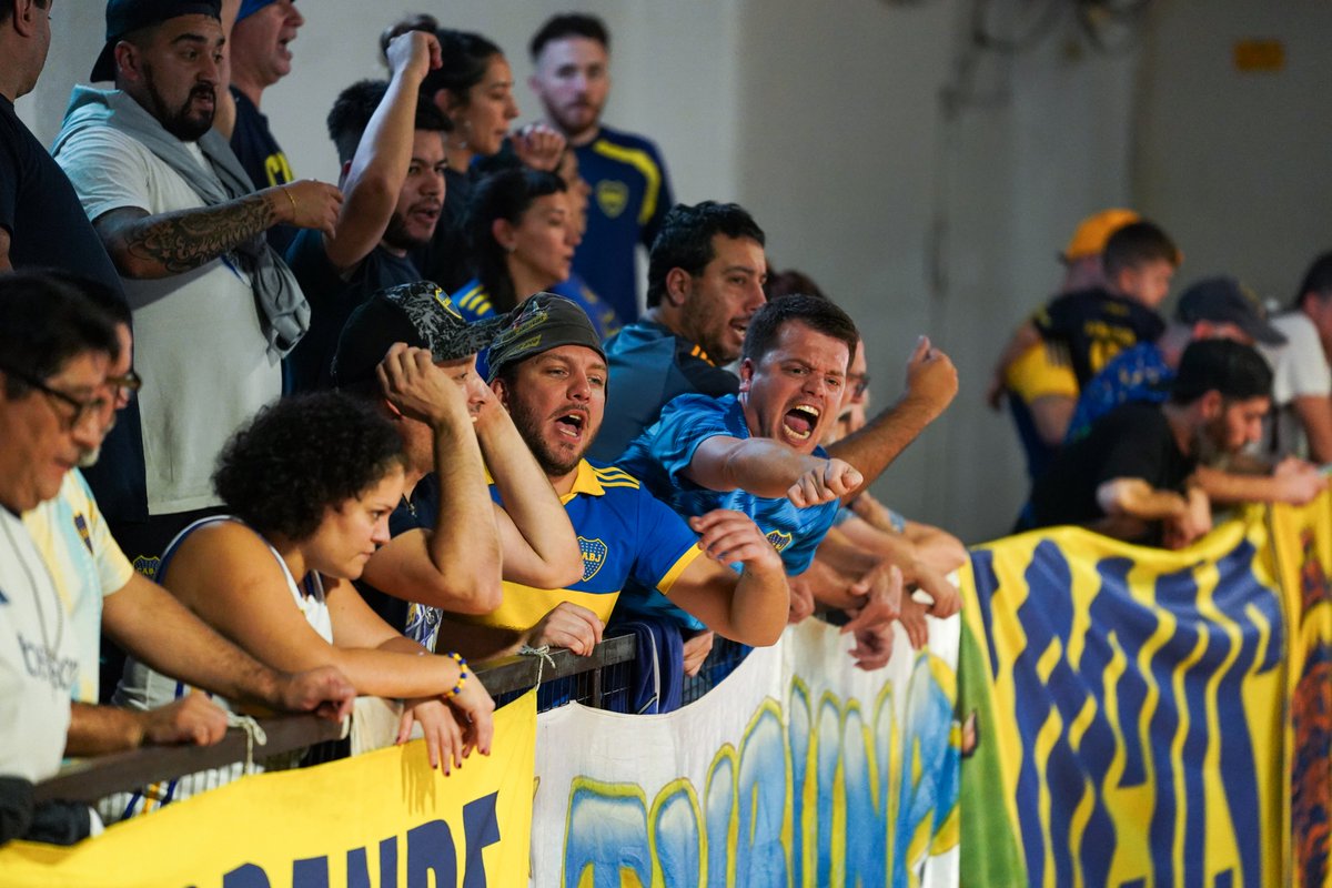 BasquetBocaJrs's tweet photo. Imaginate no haber vivido nunca un partido de Boca Básquet en tu vida...

¡Fiesta total en Vicente López! 🥳🏀💙💛💙 https://t.co/kFMPCtw5Gd