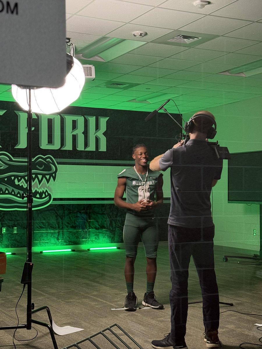 WFGatorFootball's tweet image. Behind the scenes look at our 2025 @Whataburger video shoot! #CHOMP #EAT