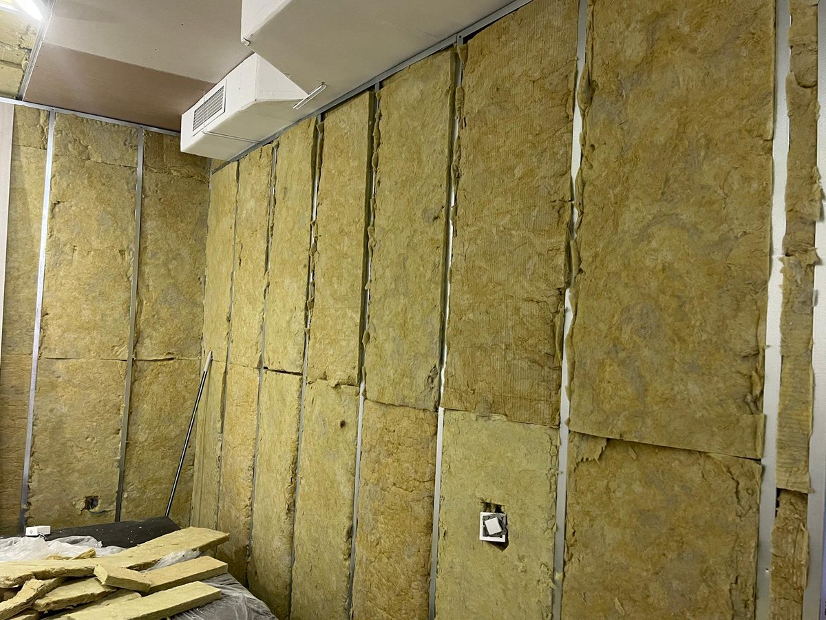 PanelPlac's tweet photo. Obra de Insonorización en Madrid Bunker de nuestro cliente “Profesional Sistemas Modulares, S.L.- PSM".
#lanaderoca #placadeyesolaminado #pastasdejuntas #insonorizacion #aislamiento 
@gypfor_gessoslaminados @temolan.pt @semin_esp @thuceilingsolutions @chovaimpermeabilizacion https://t.co/1X8iU0cLtR