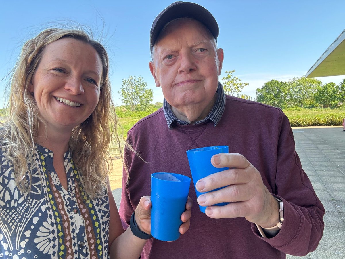 No better way on a hot day to share a smoothie with ⁦<a href="/laurendingsdale/">Lauren Dingsdale</a>⁩ at Roots4life event last weekend