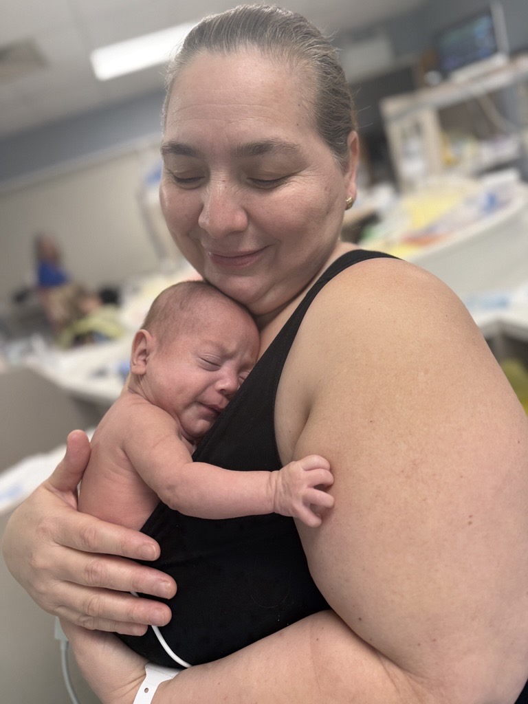 🦘 Kangaroo care isn’t just soothing — it’s science. Adriana and Dylan were born early, and skin-to-skin time with their mom has been a lifeline. Today, we celebrate the power of touch and the strength of NICU families. 💜 #KangarooCareDay