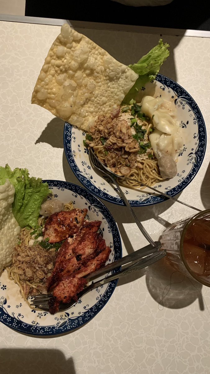 melophiIee's tweet photo. makanan malang enak enak 🤤 https://t.co/0gzYPHFeVb