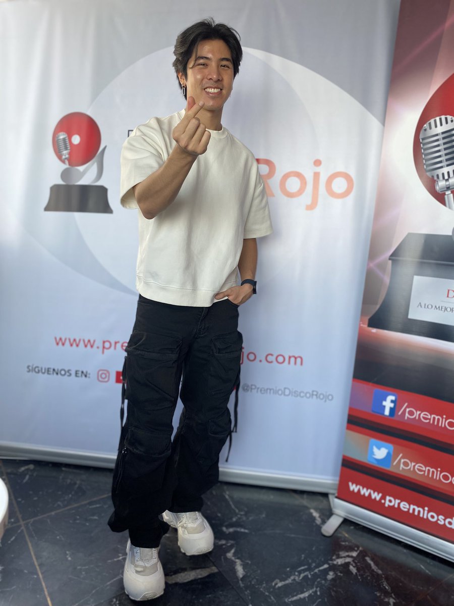 #Felicitaciones <a href="/renkaiy/">Ren Kai</a> por tu galardón en #PremiosDiscoRojo que sigas cosechando éxitos 🫰🏼
